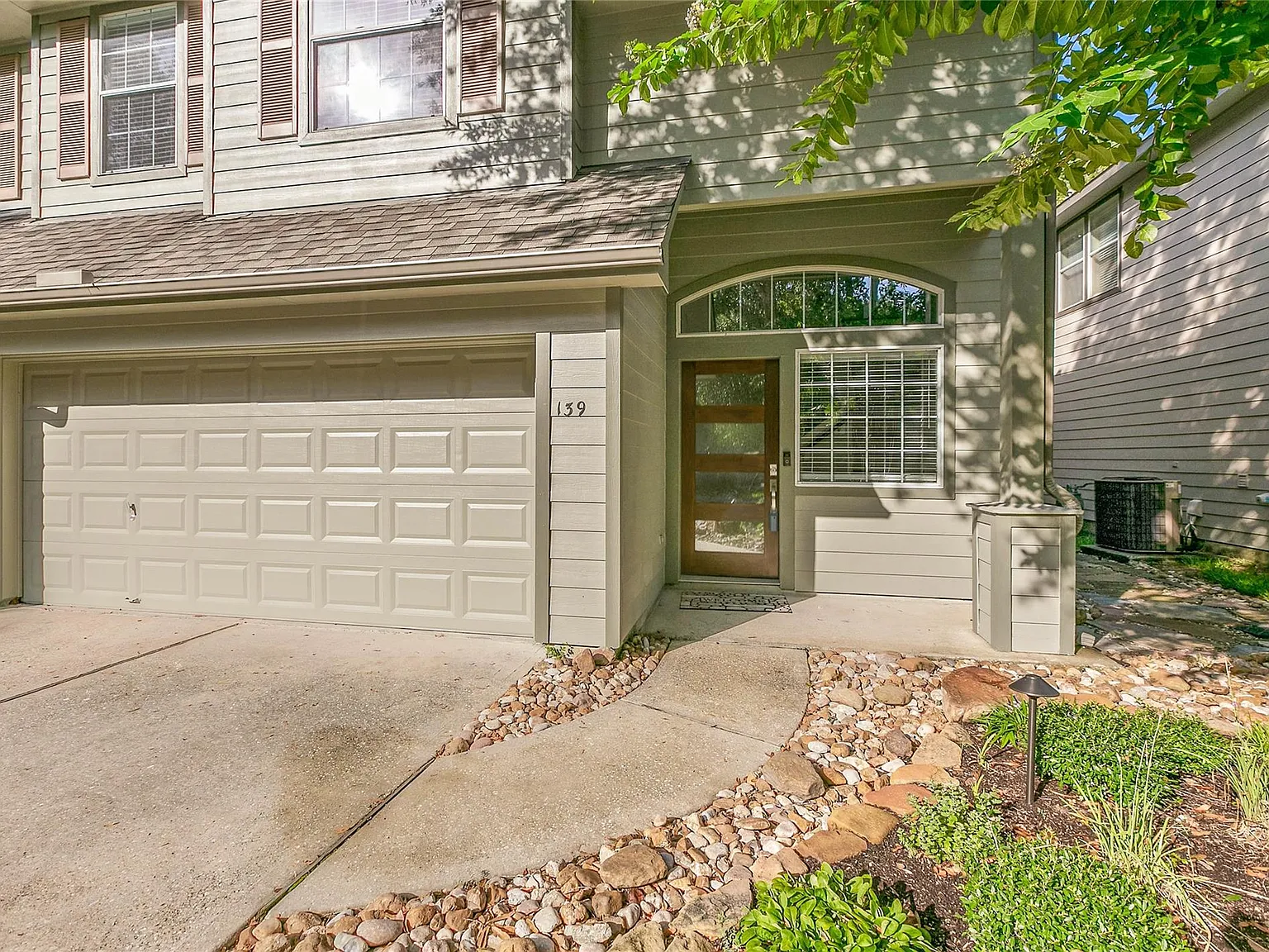 3 bed, 2.5 bath, 2068 sqft, $2,600 — Photo 3