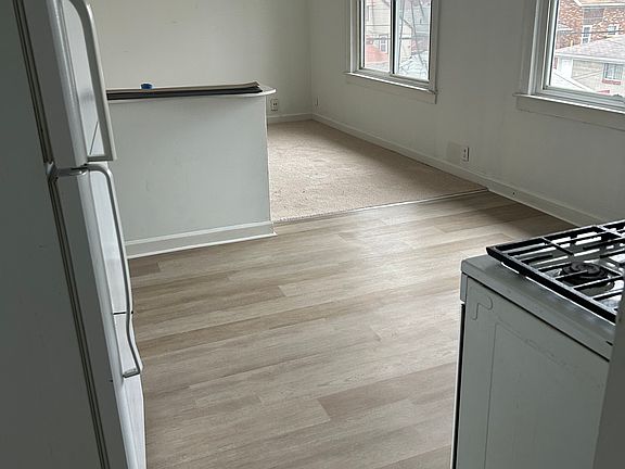 4th image of 3233 Lehman St #4