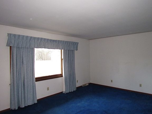 5th image of 204 Hayden Ct