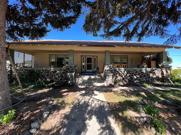 122 Lenz Ave — Photo 1