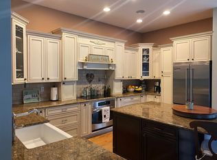 32 Liberty St, Westhampton, NY 11978