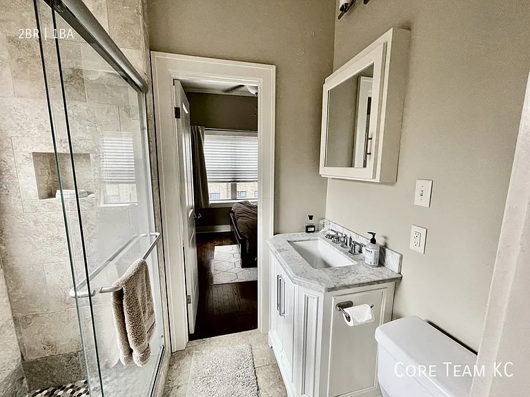710 W 48th St #301 — Photo 10