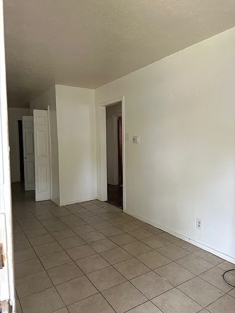 2 bed, $995 — Photo 3