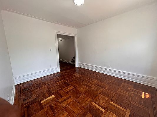 4th image of 295 Parkside Ave #2A