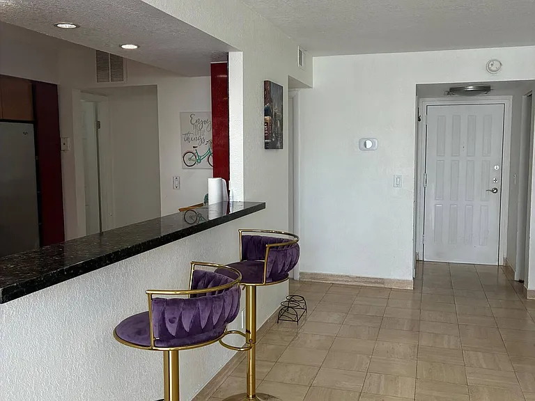 400 Leslie Dr #502 — Photo 16