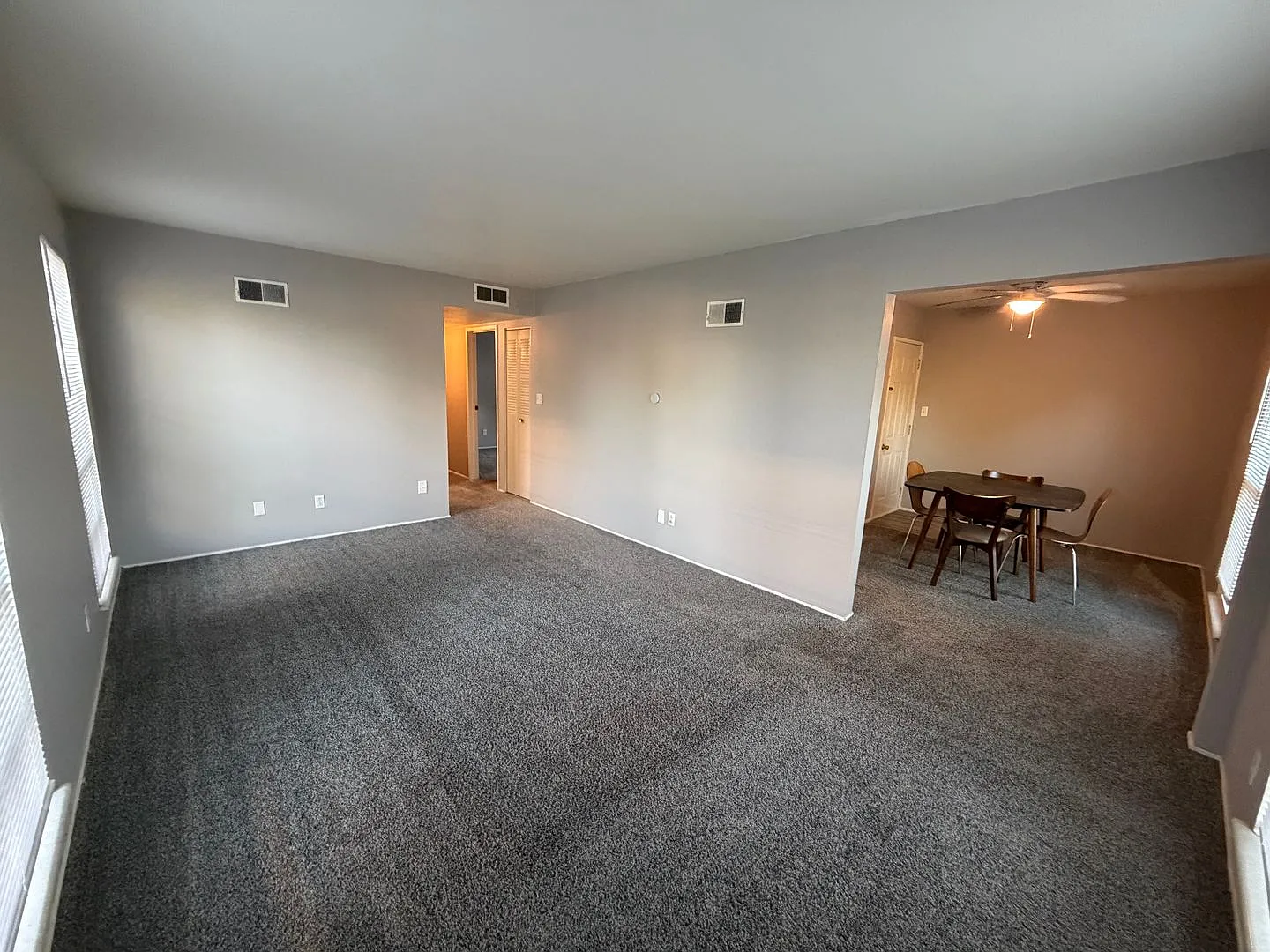 919 W Crestwood Dr — Photo 3
