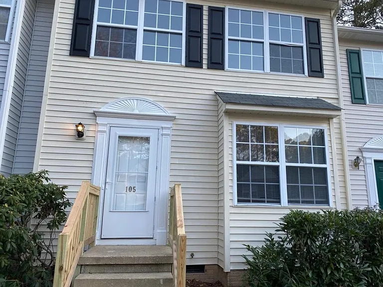 105 Climbing Ivy Ct — Photo 1