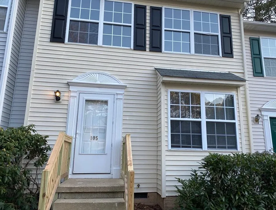 105 Climbing Ivy Ct
