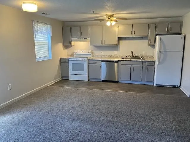315 Elmwood Dr #315 — Photo 2