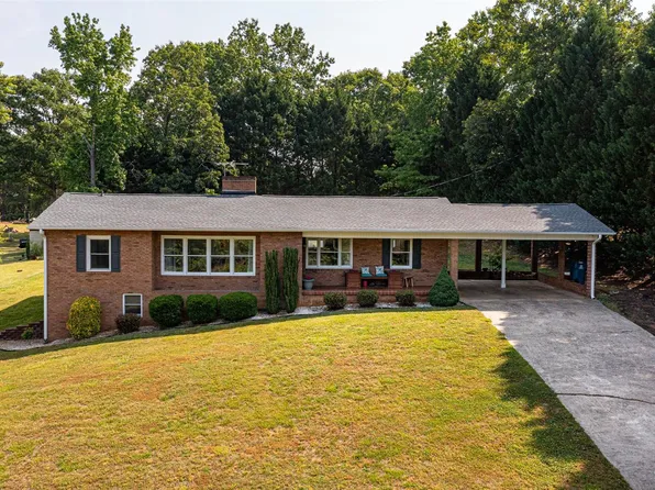 4172 Helena St, Hudson, NC 28638