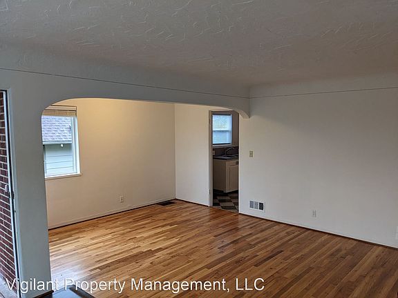 4th image of 312 NE 61st Ave #314