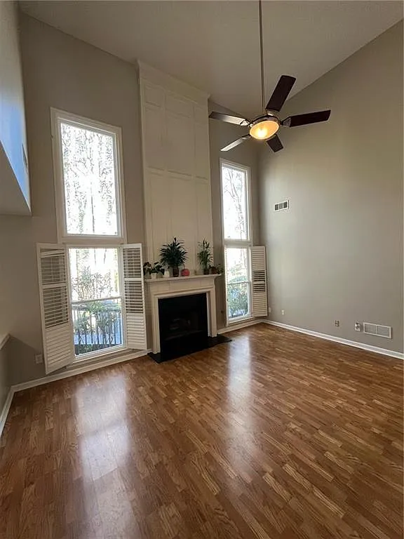3 bed, 2.5 bath, 2098 sqft, $2,650 — Photo 2