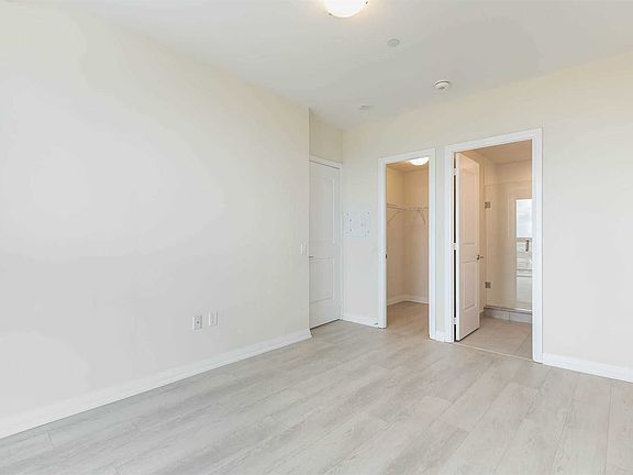 5th image of 35 Watergarden Dr #3316
