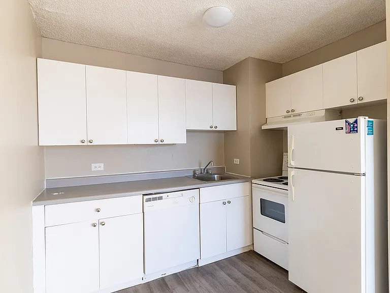211 14th Ave SW — Photo 24