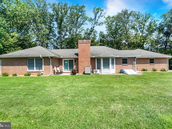 1 Downing St, Carlisle, PA 17013