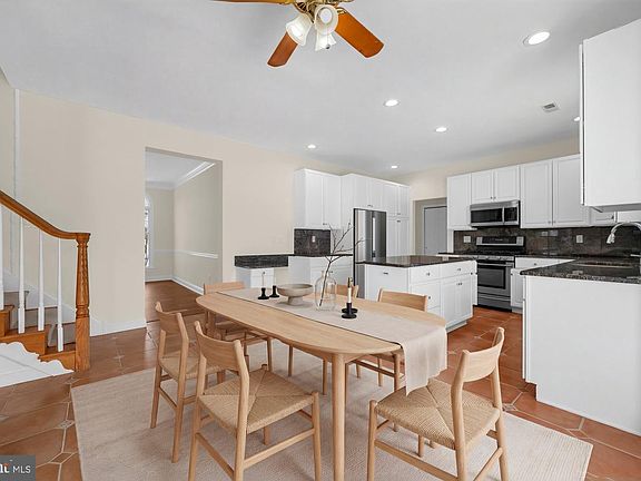 2nd image of 817 Arrowhead Ln