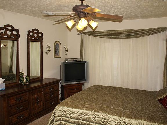 3rd image of 202 Rosemont Cv