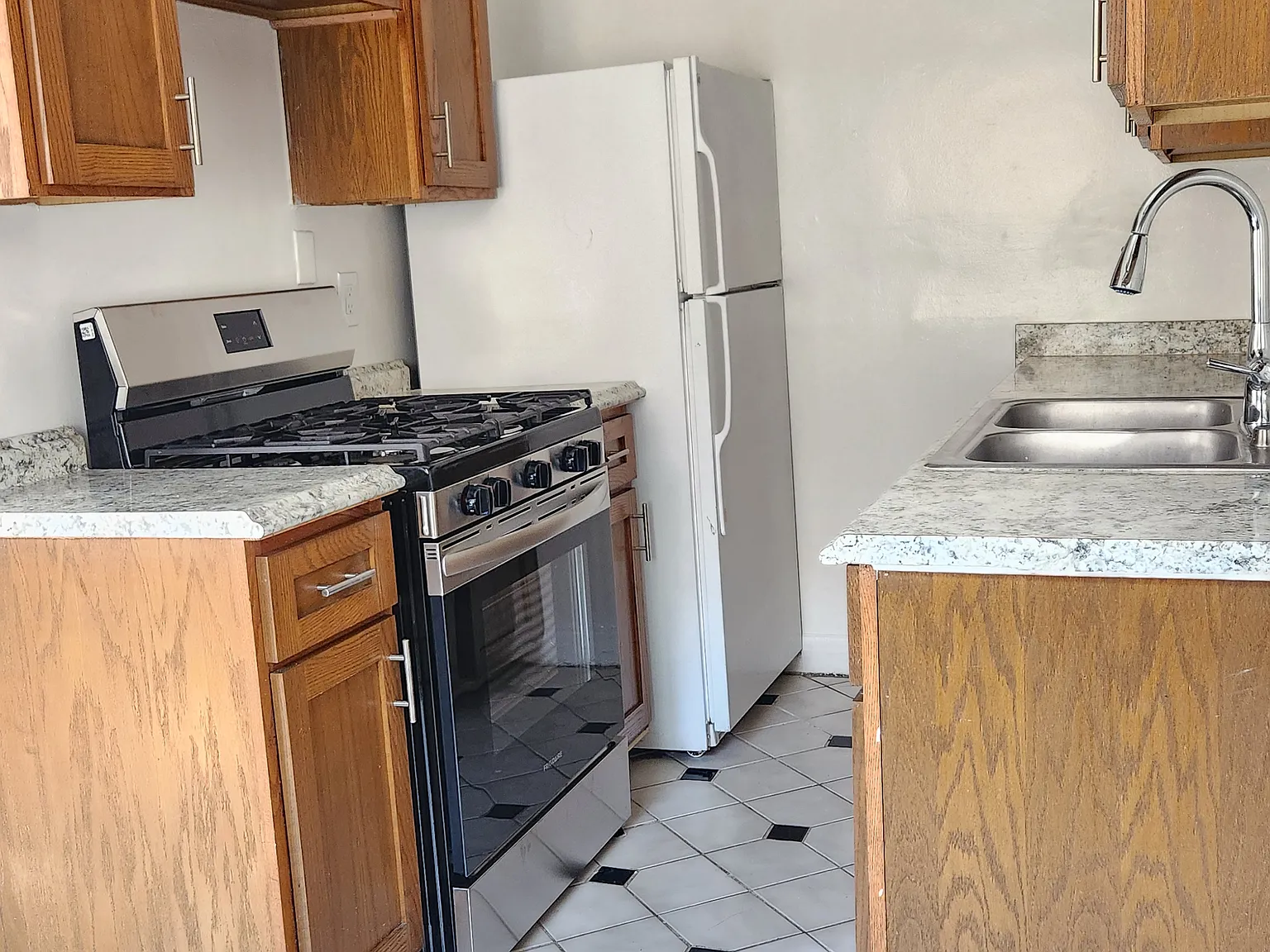 Serrano Club Apartments — Photo 4