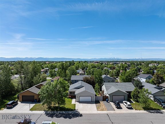 5th image of 562 N River Rock Dr