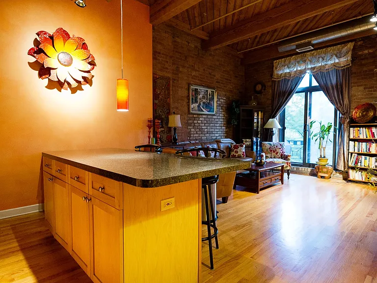 1330 W Monroe St #204 — Photo 34