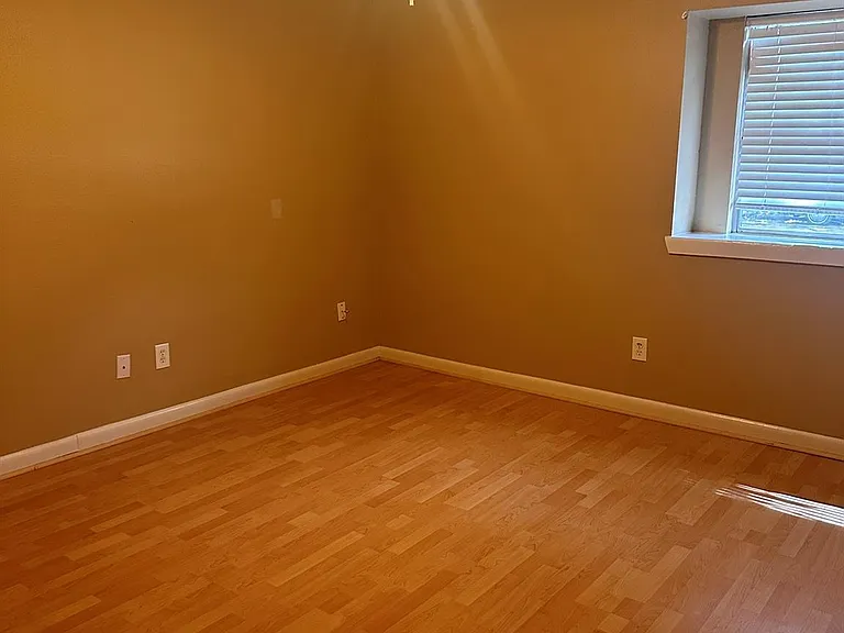 5830 Effingham Dr — Photo 2