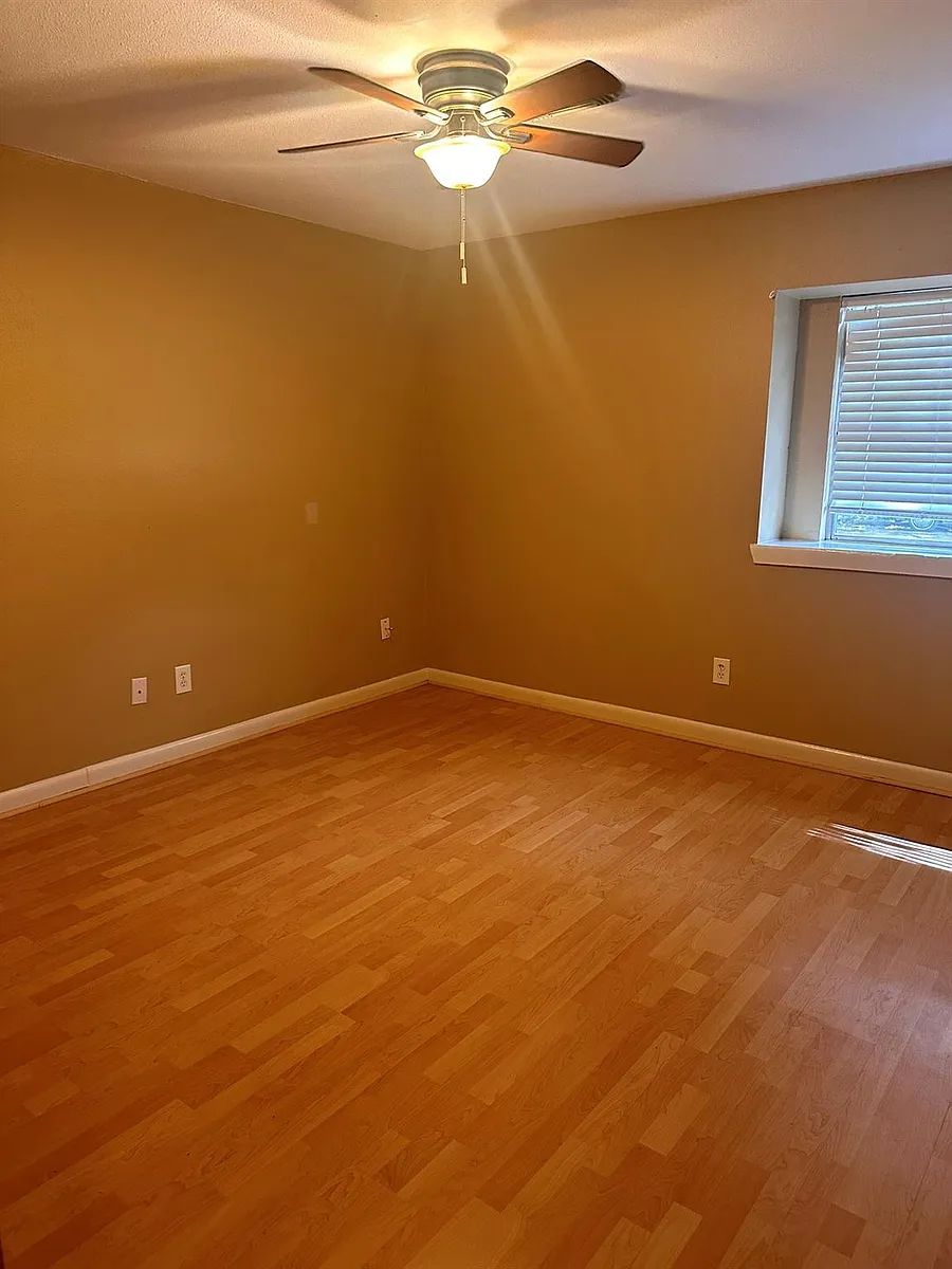 Building Photo - 5830 Effingham Dr