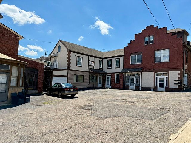 1st image of 372 Washington Ave #3