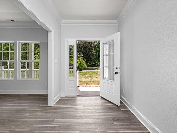 5th image of 307 Smithfield Blvd
