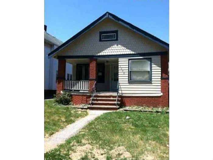 3298 W 110th St photo 1