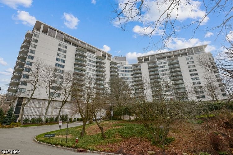 1st image of 1 Claridge Dr APT 514