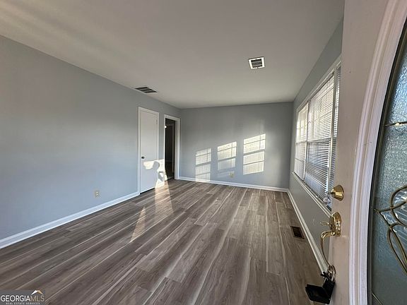 3rd image of 798 Linda Way