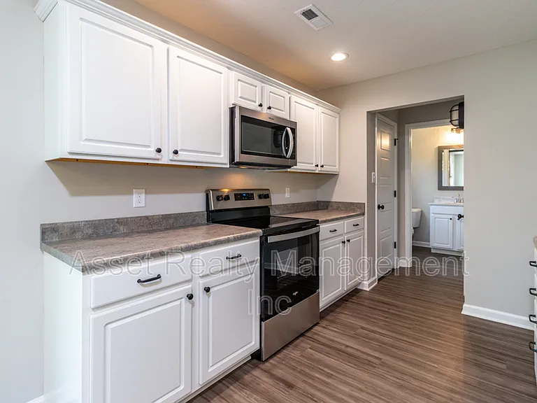 628 Drakewood Rd — Photo 16
