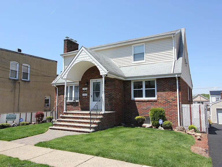87 Malcolm Ave #1 — Photo 2