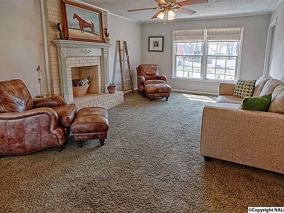 5th image of 711 Versailles Dr SE