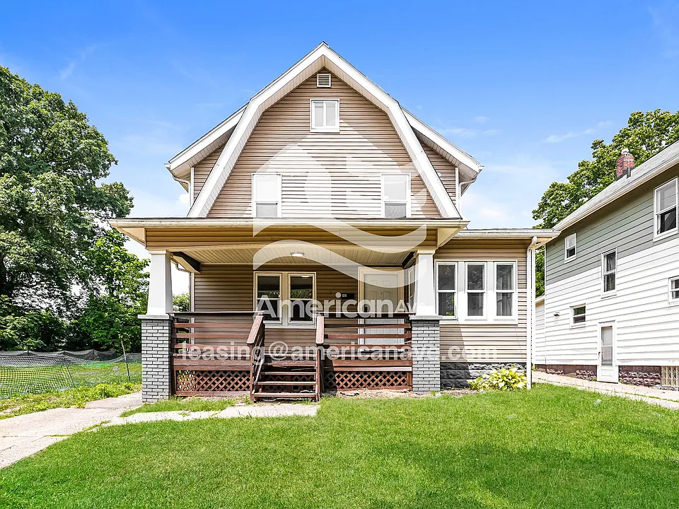 893 Fried St