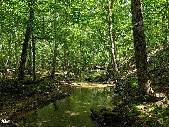 2nd image of 825 Oxbow Crossing Rd