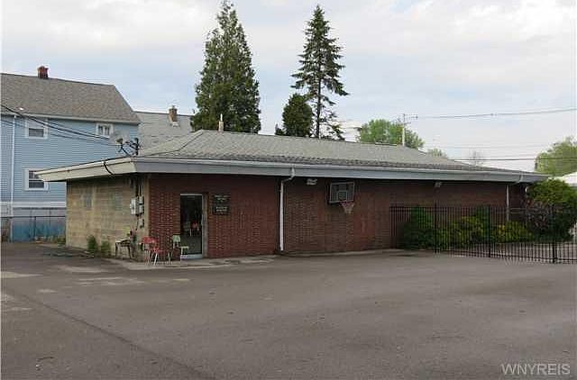 2nd image of 3147 S Park Ave