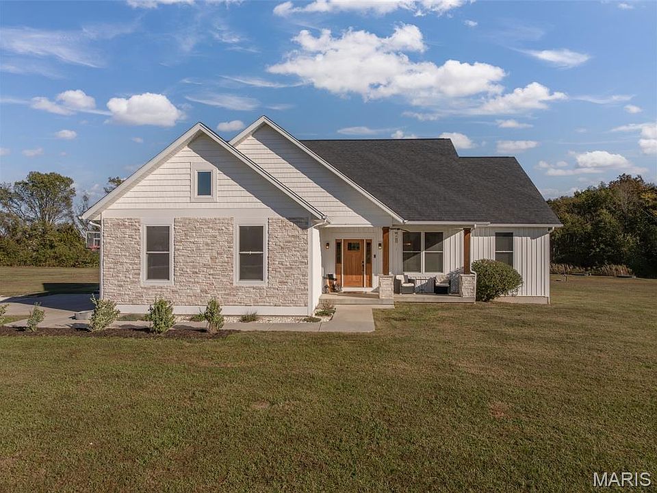 1st image of 30928 Bonnie Bell Dr