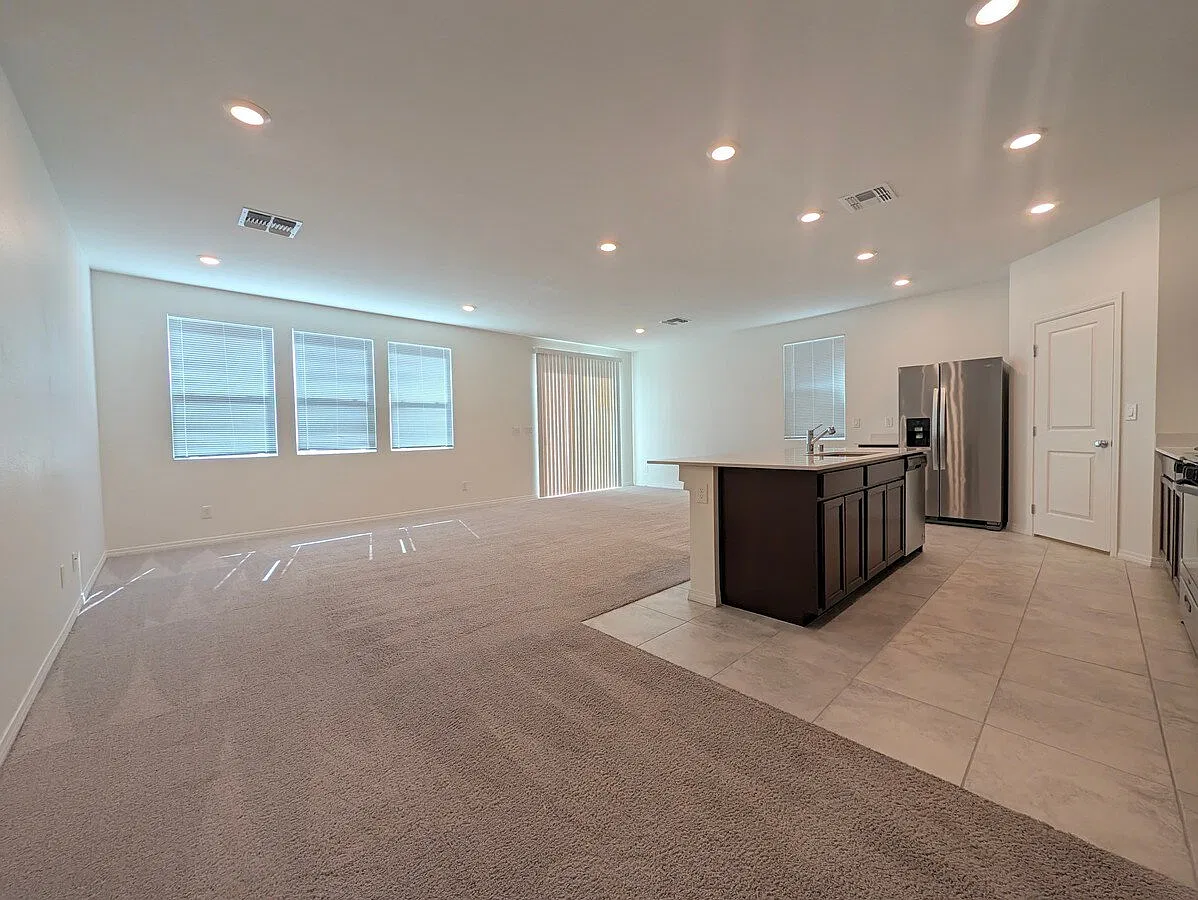 5 bed, 3.0 bath, 2469 sqft, $2,398 — Photo 4