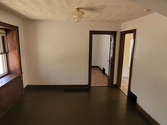 3rd image of 707 Roselle Ave