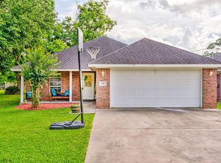319 N 4th St, Nederland, TX 77627