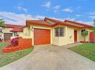 451 SW 113th Ave, Pembroke Pines, FL 33025