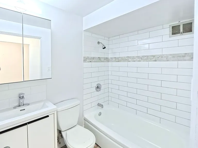 1540 Haro St — Photo 10