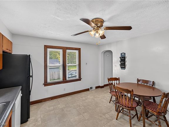 5th image of 2984 Massillon Rd