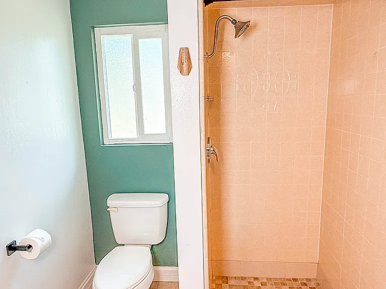 808 Hewlett St — Photo 11