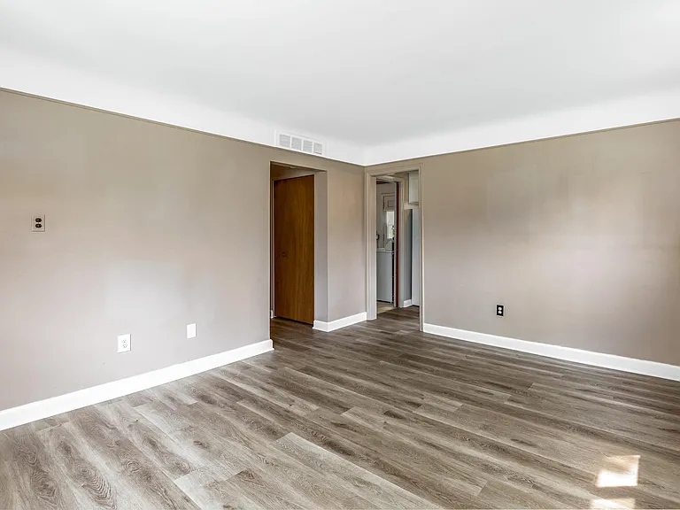 28550 Pierce St — Photo 2
