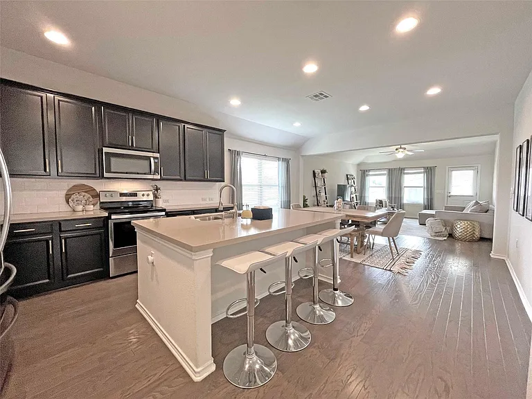 13313 Henneman Dr — Photo 3