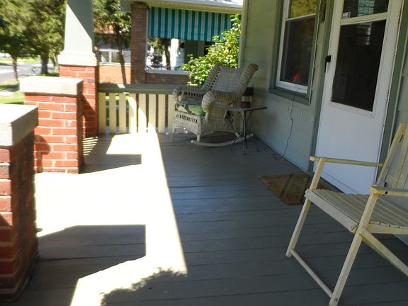 COVERED FRONT PORCH
