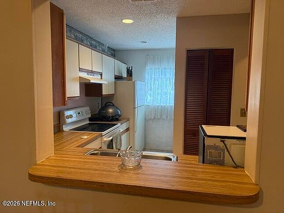 2nd image of 85 DEBARRY Avenue #1054