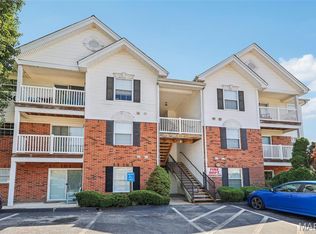 450 Benton Dr APT E, Saint Peters, MO 63376